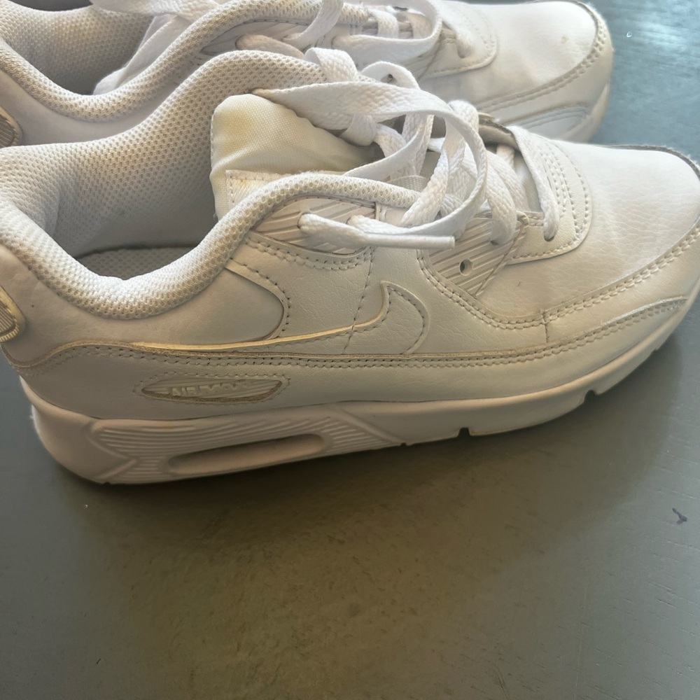 Boy Nike air max color white size 3 smoke free home